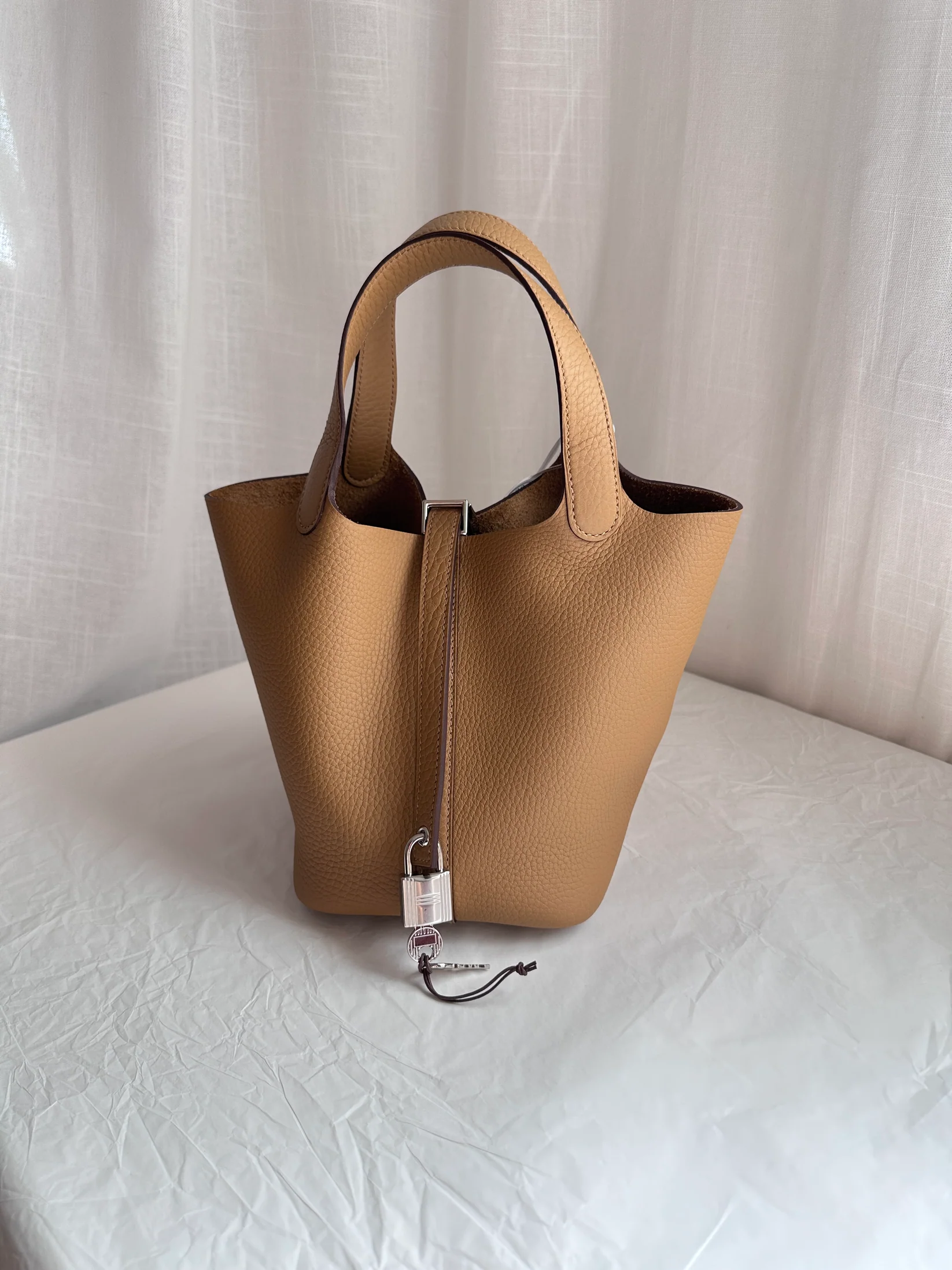 Picotin 18 Biscuit PHW — authenticated Hermès Picotin 18 on WearIt